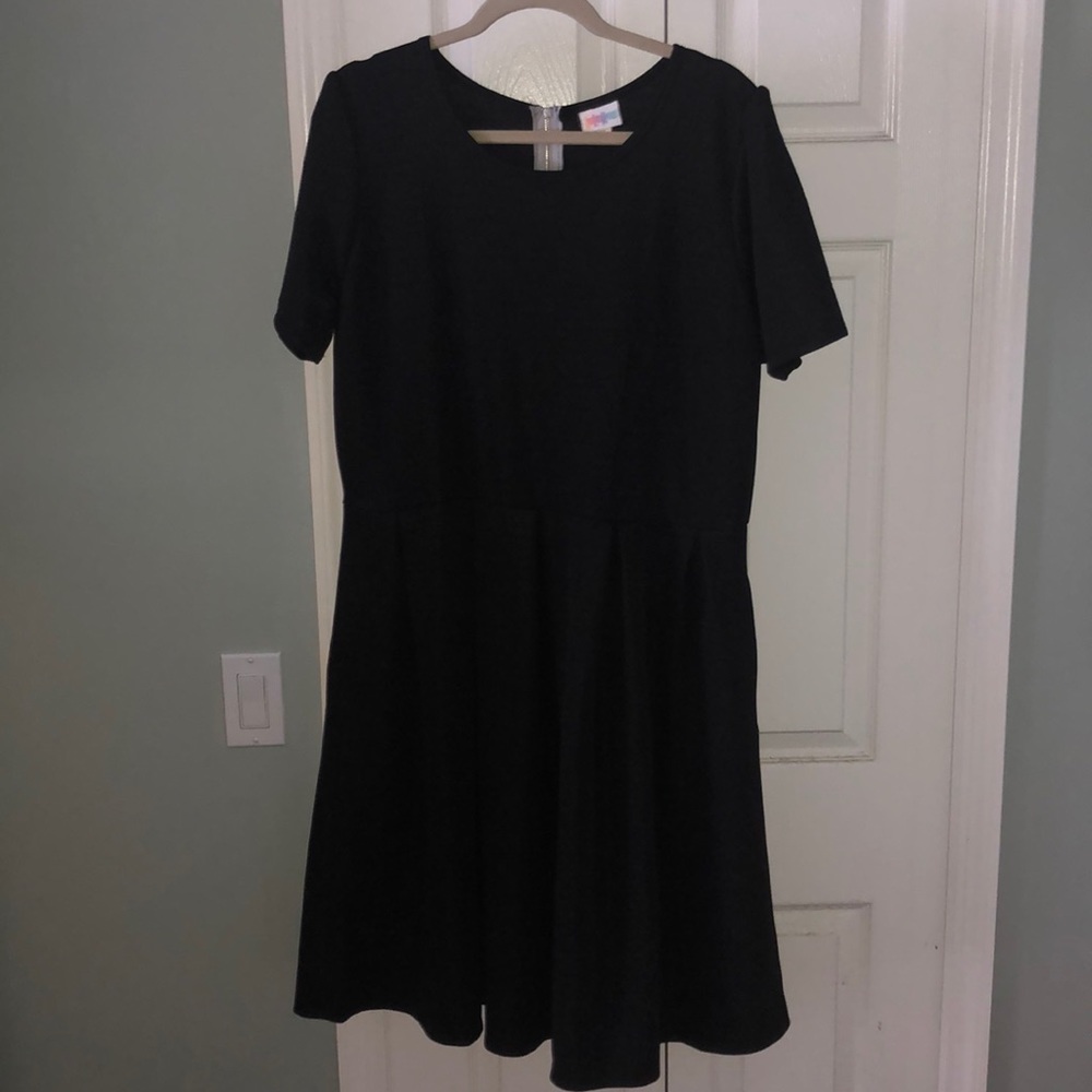 LuLaRoe Amelia....SOLID BLACK!